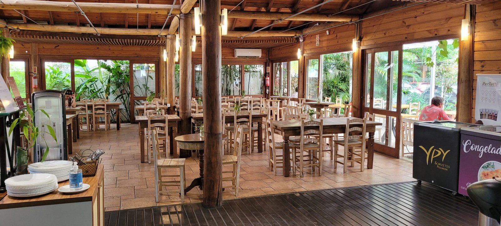 Facade or ambiance of Espaço Nutrir, a vegan restaurant in Florianópolis